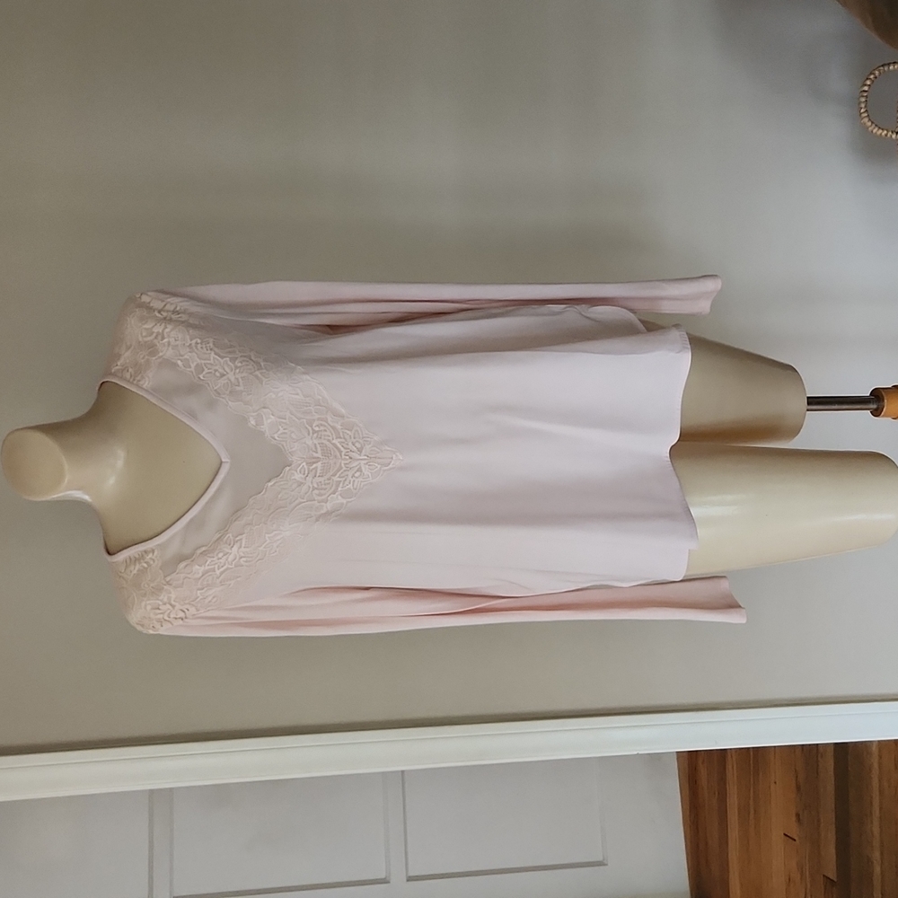 Ann Taylor NWT  pink lace blouse size medium